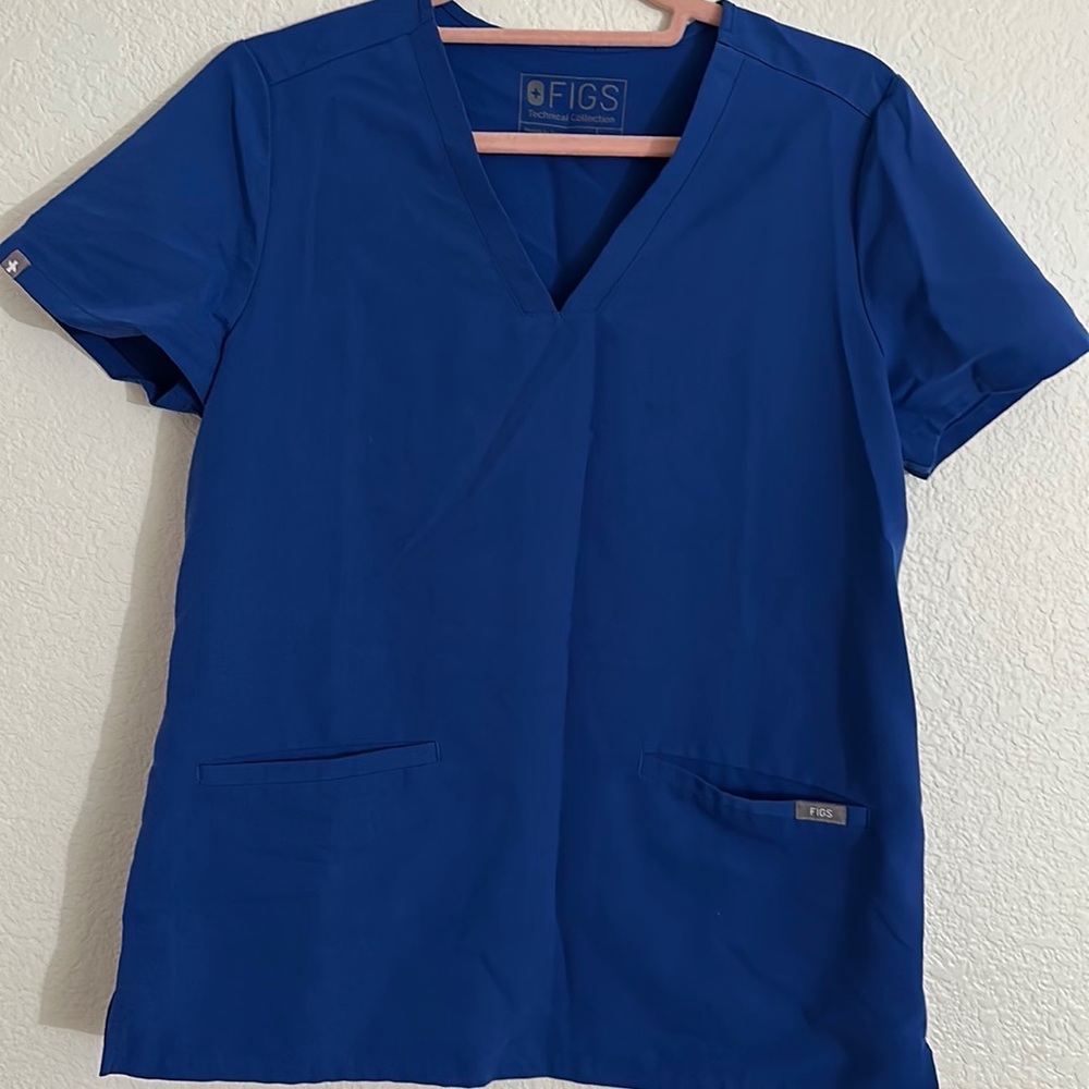 Figs Women's Winning Blue Casma - Three-Pocket Scrub Top - S / Winning Blue